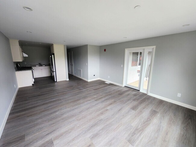 4124 Lyon Ave Oakland, CA 94601 photo 3