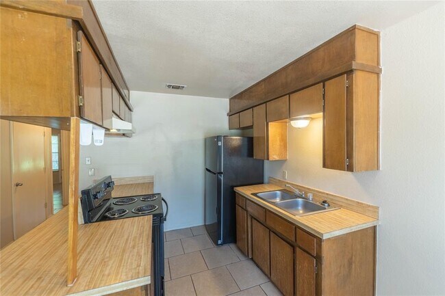 705 North Street, Weatherford, TX 76086 photo 3