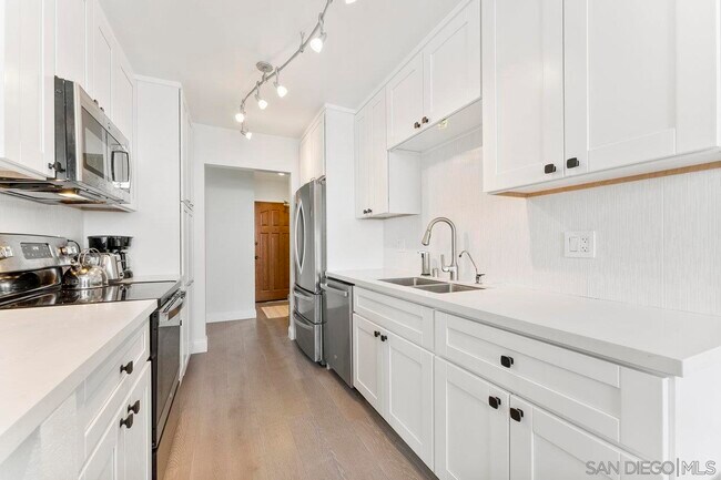 909 Coast Blvd San Diego, CA 92037 photo 5