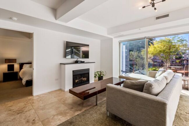7151 E Rancho Vista Dr Scottsdale, AZ 85251 photo 2