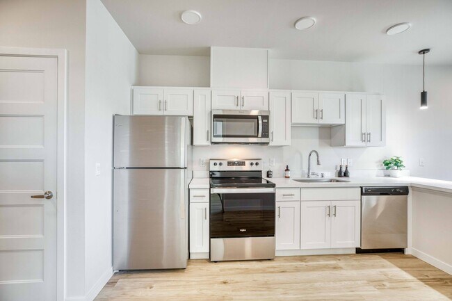 7th and I Apartments photo 4