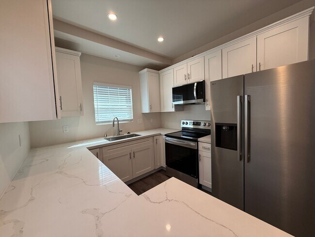 5104-5106 E Falls View Dr San Diego, CA 92115 photo 4