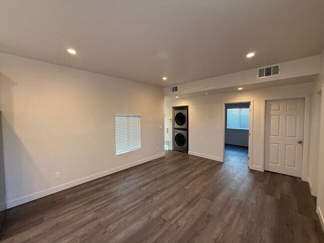 5104-5106 E Falls View Dr San Diego, CA 92115 photo 3