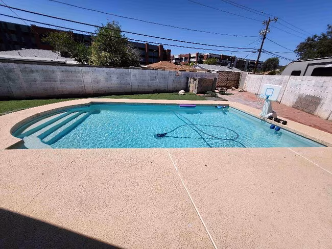 2829 W Marshall Ave Phoenix, AZ 85017 photo 4