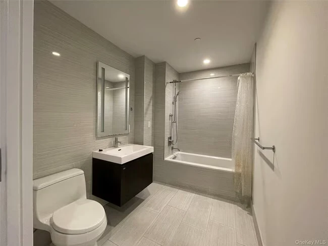 131-05 40th Rd Queens, NY 11354 photo 5