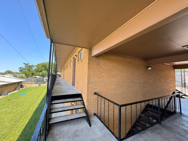 805 W Hallmark Ave Killeen, TX 76541 photo 2