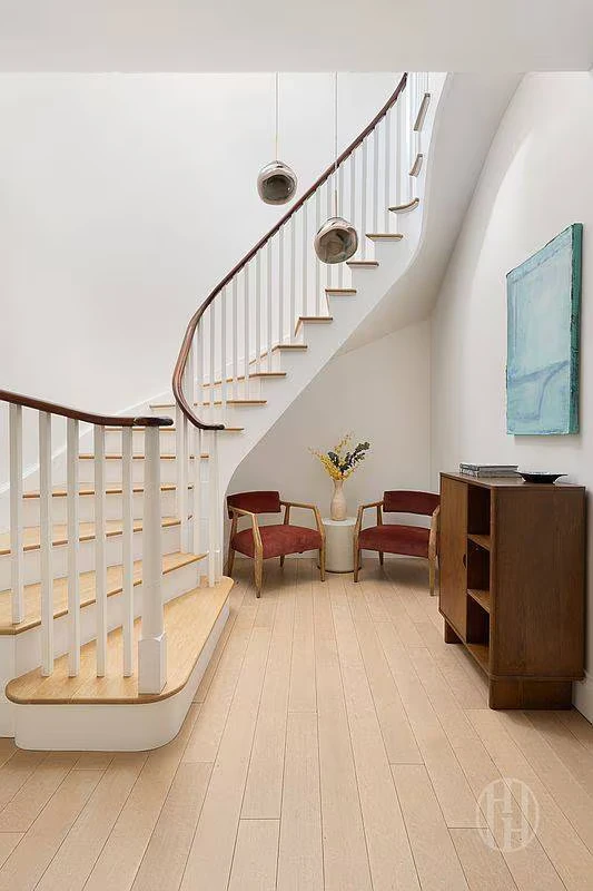 164 W 74th St New York, NY 10023 photo 4