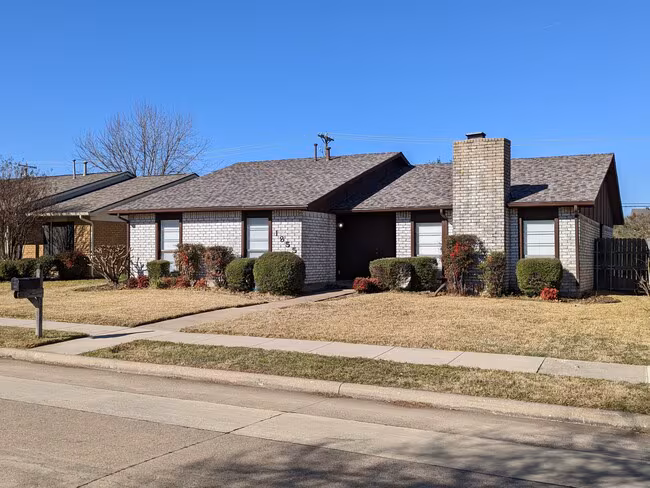 1855 Sandy Ridge Court, Carrollton, TX 75007 photo 2