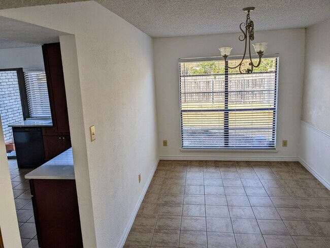 1855 Sandy Ridge Court, Carrollton, TX 75007 photo 5