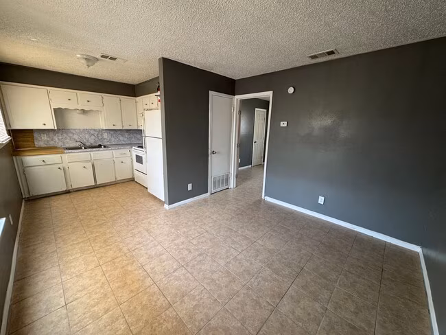 1405 N Gray St Killeen, TX 76541 photo 4