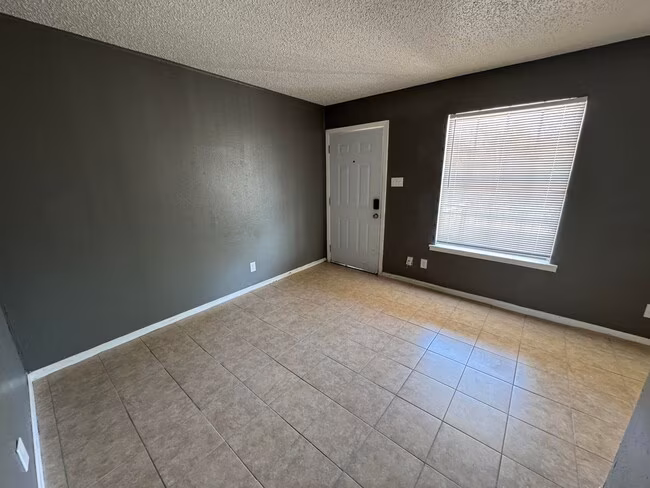 1405 N Gray St Killeen, TX 76541 photo 2