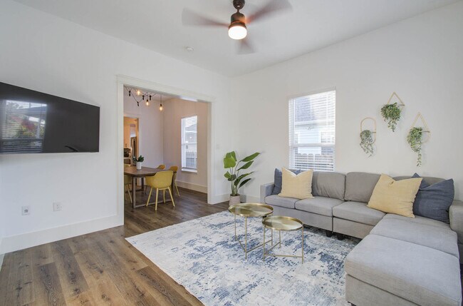 410 James St photo 3