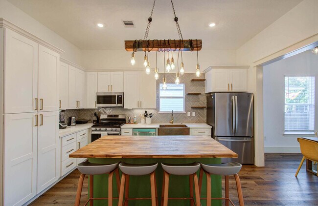 410 James St photo 5