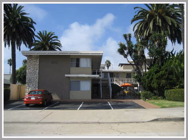 930 Thomas Ave San Diego, CA 92109 photo 3