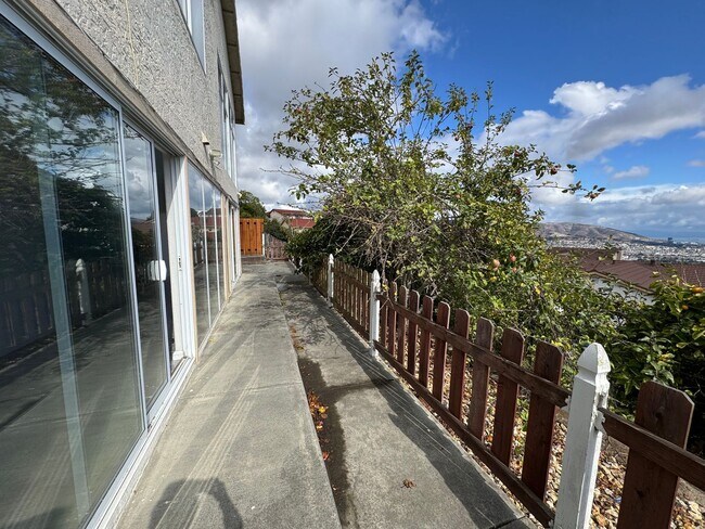 19 Summit Court, South San Francisco, CA 94080 photo 3