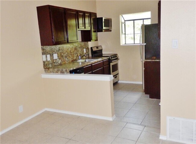 3206 King St Austin, TX 78705 photo 5