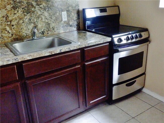 3206 King St Austin, TX 78705 photo 4