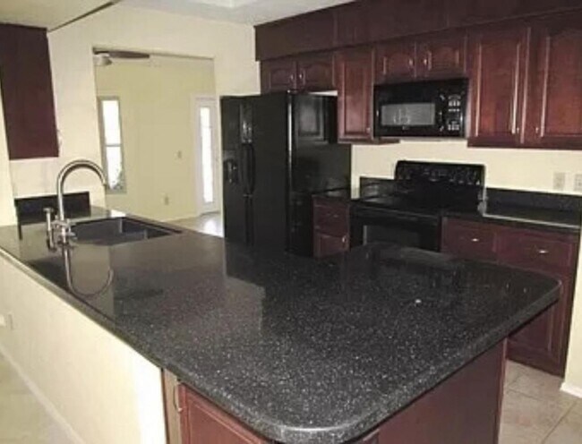 3250 W Helena Dr Phoenix, AZ 85053 photo 5