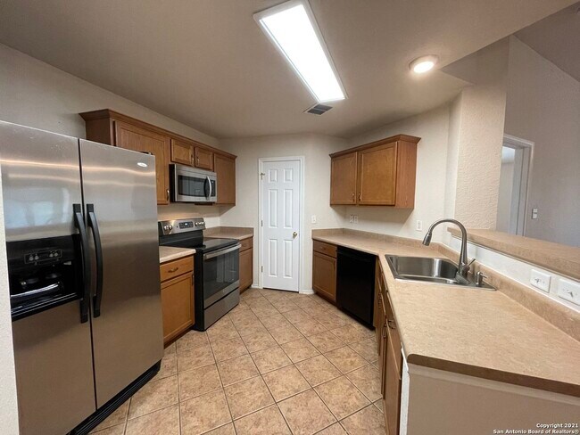7450 Scordato Dr San Antonio, TX 78266 photo 5