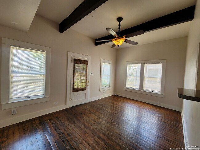 115 Vitra Pl San Antonio, TX 78210 photo 3