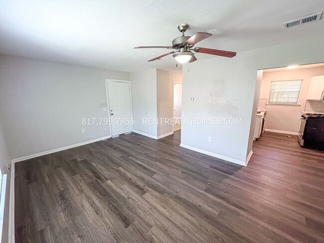 1005 Davis Ave Fort Worth, TX 76104 photo 3