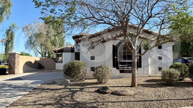 14801 W Wethersfield Rd Surprise, AZ 85379 photo 2