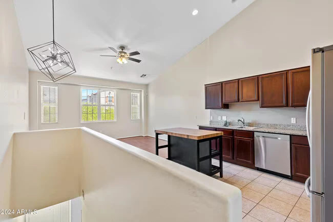 2256 E Huntington Dr Phoenix, AZ 85040 photo 3