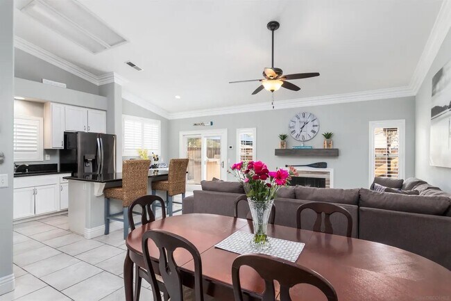 330 Del Flora St Oceanside, CA 92058 photo 4