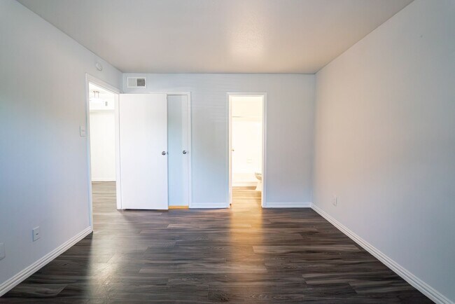 Chesapeake Apartments photo 4