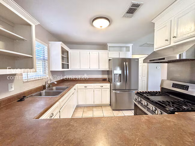 208 Panther Path, Liberty Hill, TX 78642 photo 4