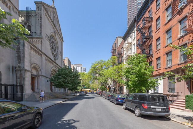 403 E 87th St New York, NY 10128 photo 4