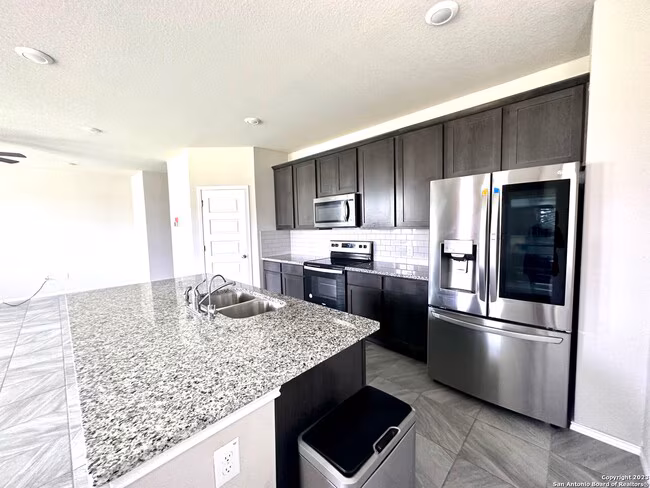 10118 Agave Azul San Antonio, TX 78224 photo 4