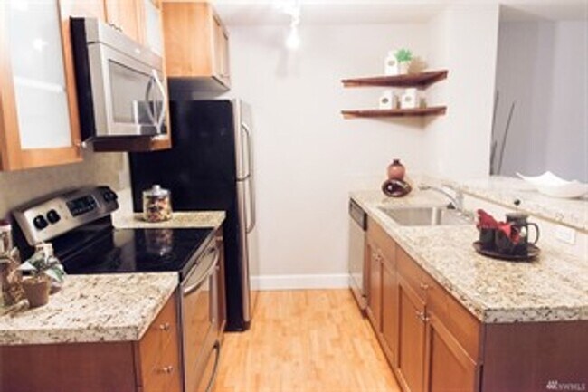 300 N 130th St Seattle, WA 98133 photo 5