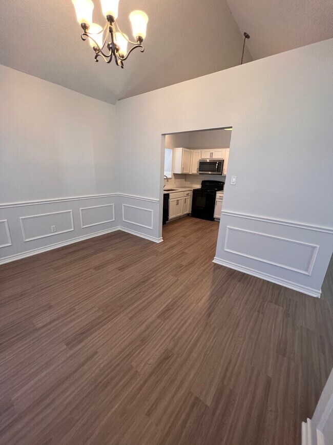 808 Xavier Dr Arlington, TX 76001 photo 5