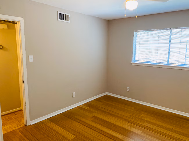 1414 Castle Ct Houston, TX 77006 photo 4