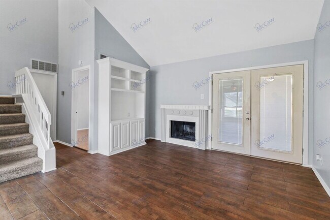 2101 Park Willow Ln Arlington, TX 76011 photo 4
