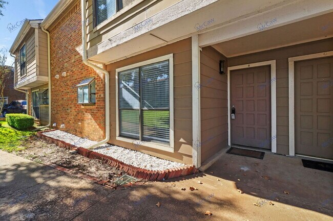 2101 Park Willow Ln Arlington, TX 76011 photo 2