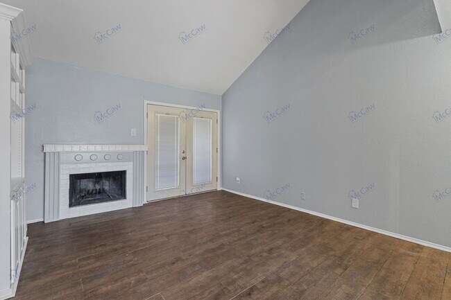 2101 Park Willow Ln Arlington, TX 76011 photo 5