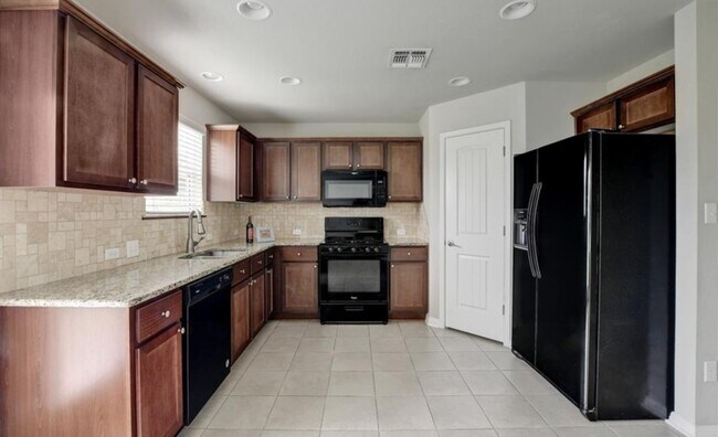 228 Friendship Oak Dr San Marcos, TX 78666 photo 5