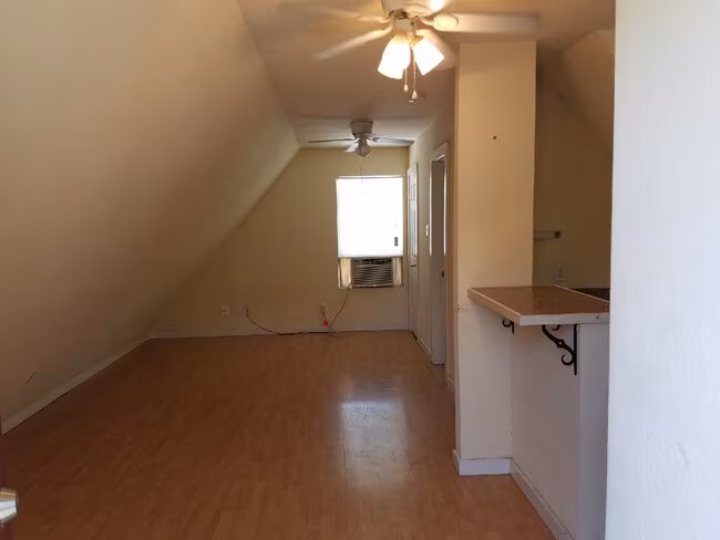 619 Washburn St Taylor, TX 76574 photo 3