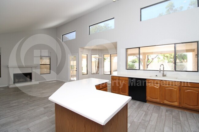 1047 W Lakeridge Dr Gilbert, AZ 85233 photo 3