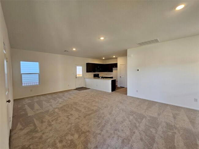 856 Rancho Del Cielo Lp, Jarrell, TX 76537 photo 2