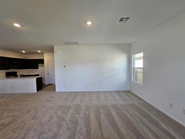 856 Rancho Del Cielo Lp, Jarrell, TX 76537 photo 4