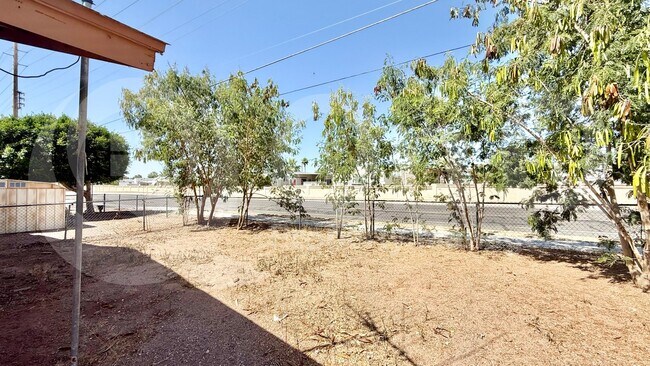 404 E Quail Ave Apache Junction, AZ 85119 photo 2