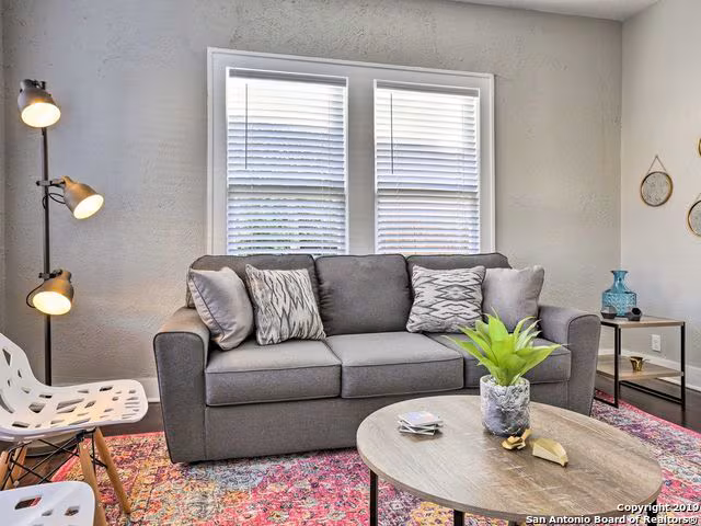 1805 N Flores St San Antonio, TX 78212 photo 2