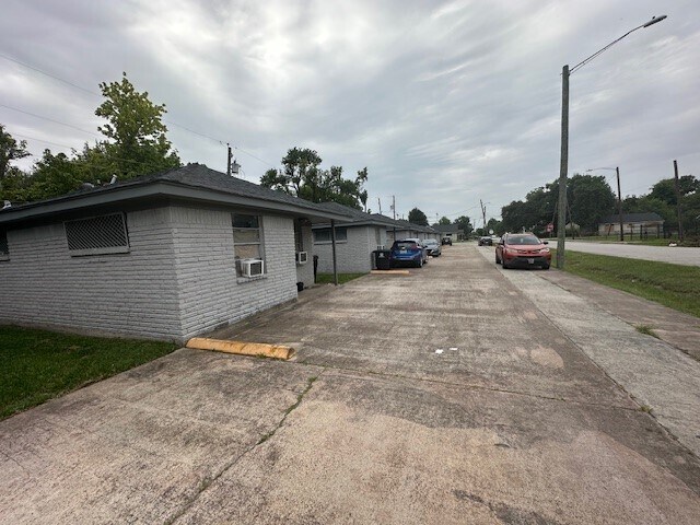 4701 Hoffman Street, Houston, TX 77026 photo 3