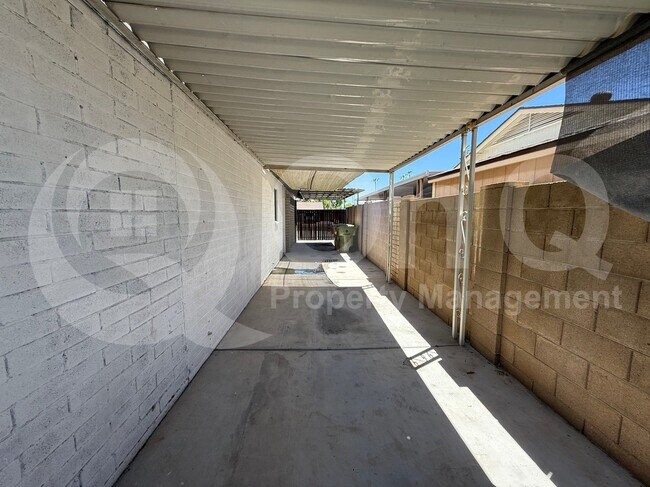 5702 W Royal Palm Rd Glendale, AZ 85302 photo 5