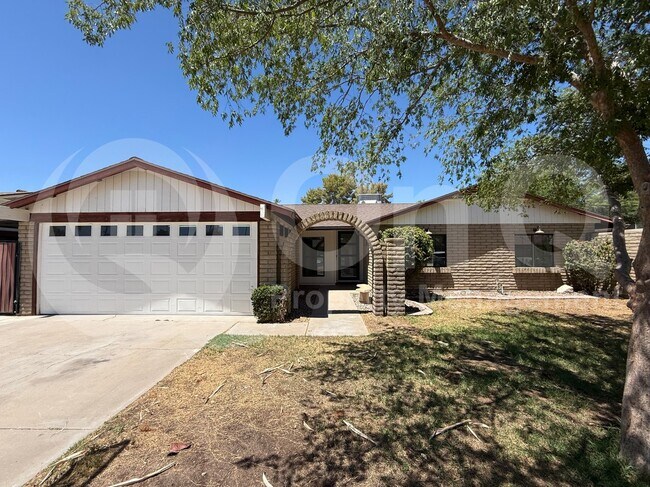 5702 W Royal Palm Rd Glendale, AZ 85302 photo 2