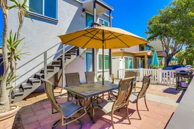 812 Island Ct San Diego, CA 92109 photo 2