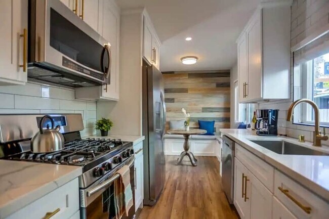 812 Island Ct San Diego, CA 92109 photo 5